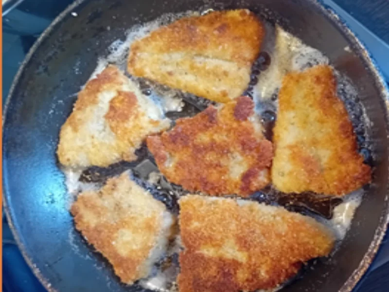 Knusper-Pangasius-Fischfilet mit Rahm-Rosenkohl und Drillingen - Rezept - Bild Nr. 8