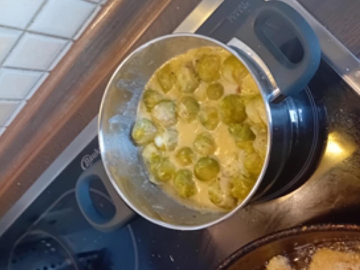 Knusper-Pangasius-Fischfilet mit Rahm-Rosenkohl und Drillingen - Rezept - Bild Nr. 9