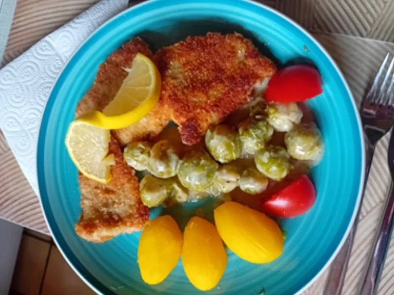 Knusper-Pangasius-Fischfilet mit Rahm-Rosenkohl und Drillingen - Rezept - Bild Nr. 11