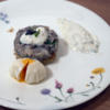 Matjestatar mit Kartoffelrösti, Schnittlauchrahm und pochiertem Ei - Rezept - Bild Nr. 3