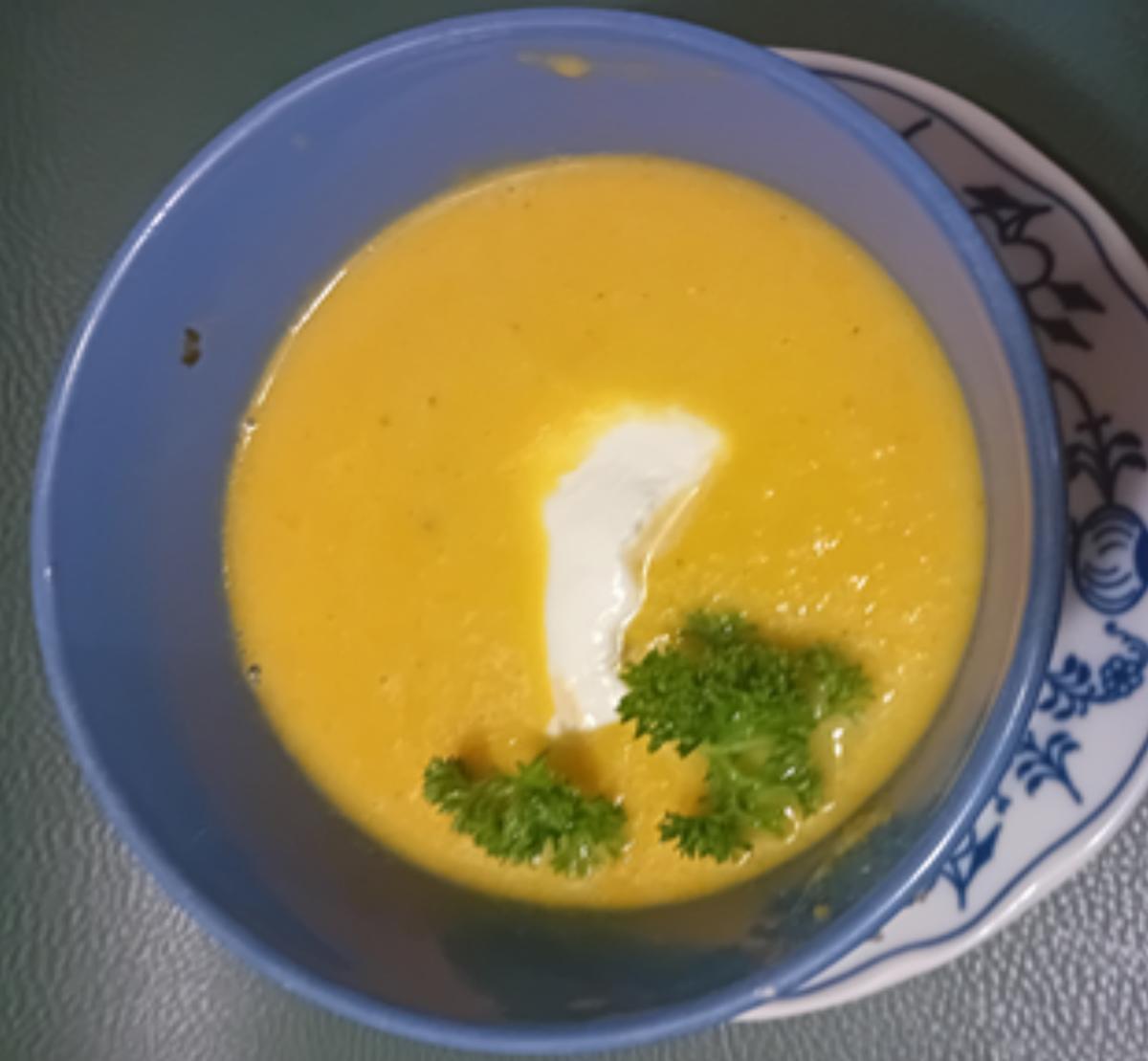 Möhren-Zwiebel-Porree-Apfel-Cremesuppe - Rezept - Bild Nr. 17504