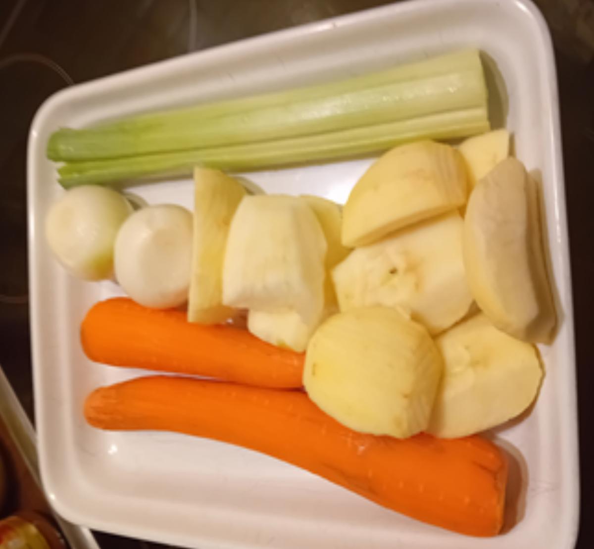 Möhren-Zwiebel-Porree-Apfel-Cremesuppe - Rezept - Bild Nr. 17505