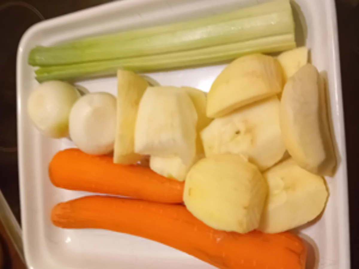 Möhren-Zwiebel-Porree-Apfel-Cremesuppe - Rezept - Bild Nr. 17505