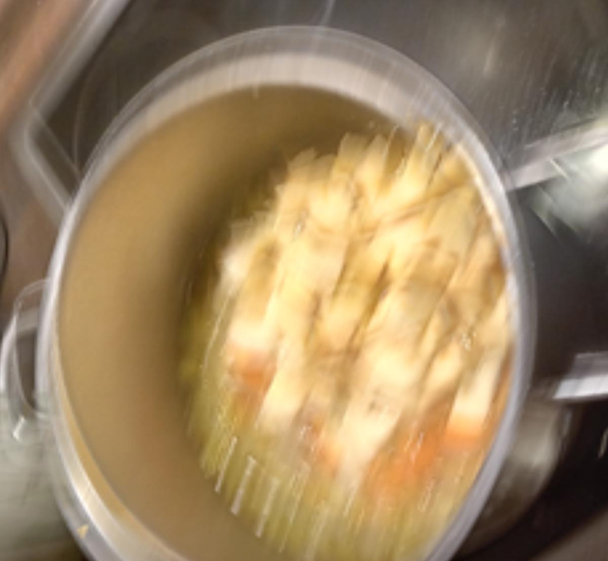 Möhren-Zwiebel-Porree-Apfel-Cremesuppe - Rezept - Bild Nr. 17507