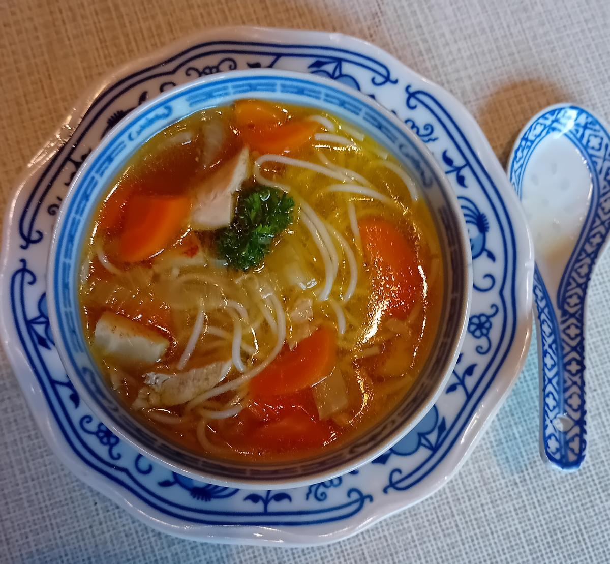 XXL-Hühnersuppe mit asiatischer Note - Rezept - Bild Nr. 2
