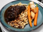 Wasserbüffelbäckchen mit Spätzle und Wurzelgemüse - Rezept - Bild Nr. 2
