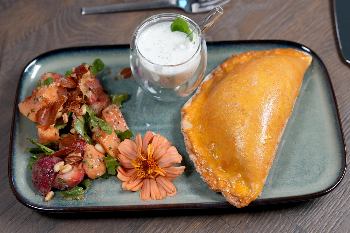 Erdbeer-Papaya Salat mit Kräuter-Smoothie und Schafskäse-Teigtaschen - Rezept - Bild Nr. 17506