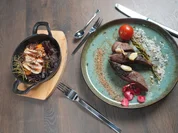 Rehlachse mit Whiskey-Zwiebelnest und Honig-Möhren - Rezept - Bild Nr. 17506