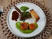 Lammkarree mit Kartoffeln, Erbsen-Spinat-Püree und Honig-Karotten - Rezept - Bild Nr. 2