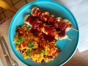 Hähnchen-Zwiebel-Spieße mit herzhafter Sauce und Paprika-Basmatireis - Rezept - Bild Nr. 17506