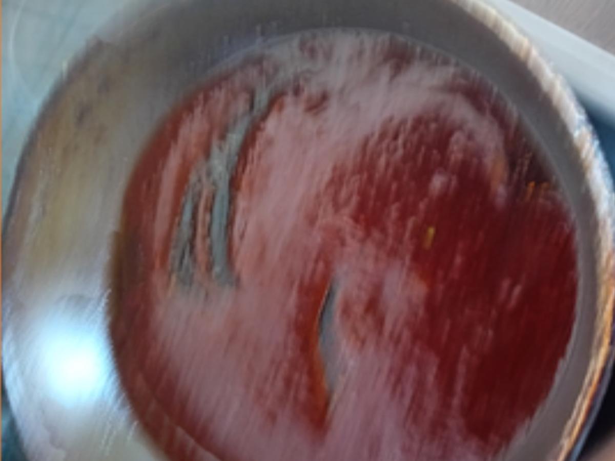 Hähnchen-Zwiebel-Spieße mit herzhafter Sauce und Paprika-Basmatireis - Rezept - Bild Nr. 17511