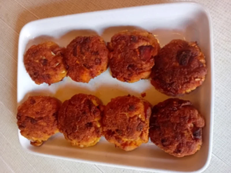 Hackfleisch-Steinpilz-Buletten mit Rahm-Sauce, Brokkoli und Drillingen - Rezept - Bild Nr. 17513