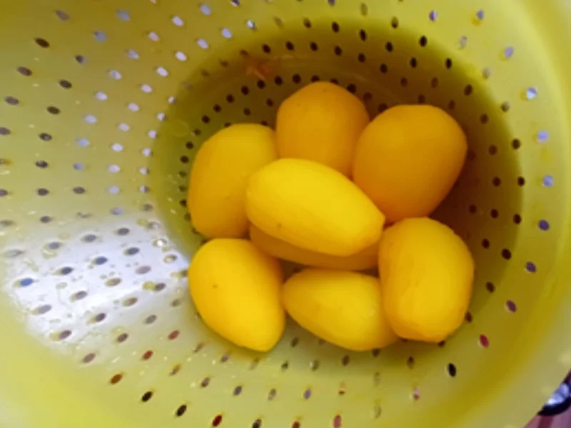 Hackfleisch-Steinpilz-Buletten mit Rahm-Sauce, Brokkoli und Drillingen - Rezept - Bild Nr. 17516