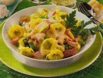 TORTELLINI IN SAHNESOßE - Rezept