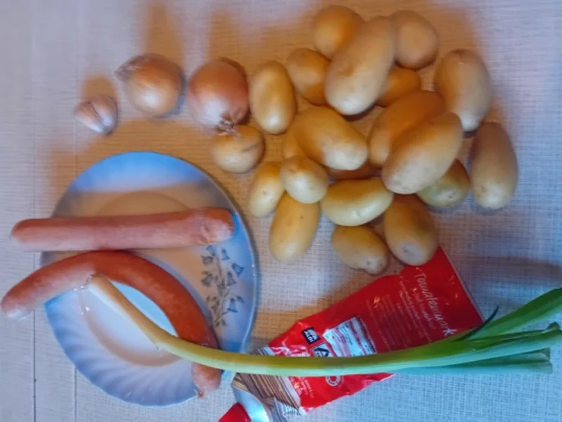 Rezept: Kartoffelgulasch mit Schinkengriller-Würstchen Bild Nr. 3 Kartoffelgulasch mit Schinkengriller-Würstchen - Rezept - Bild Nr. 3