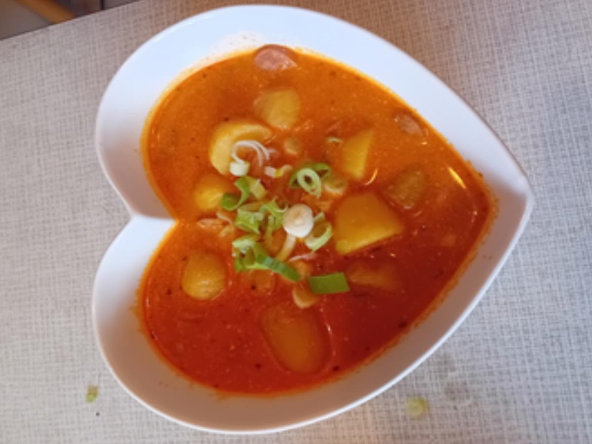 Kartoffelgulasch mit Schinkengriller-Würstchen - Rezept - Bild Nr. 6