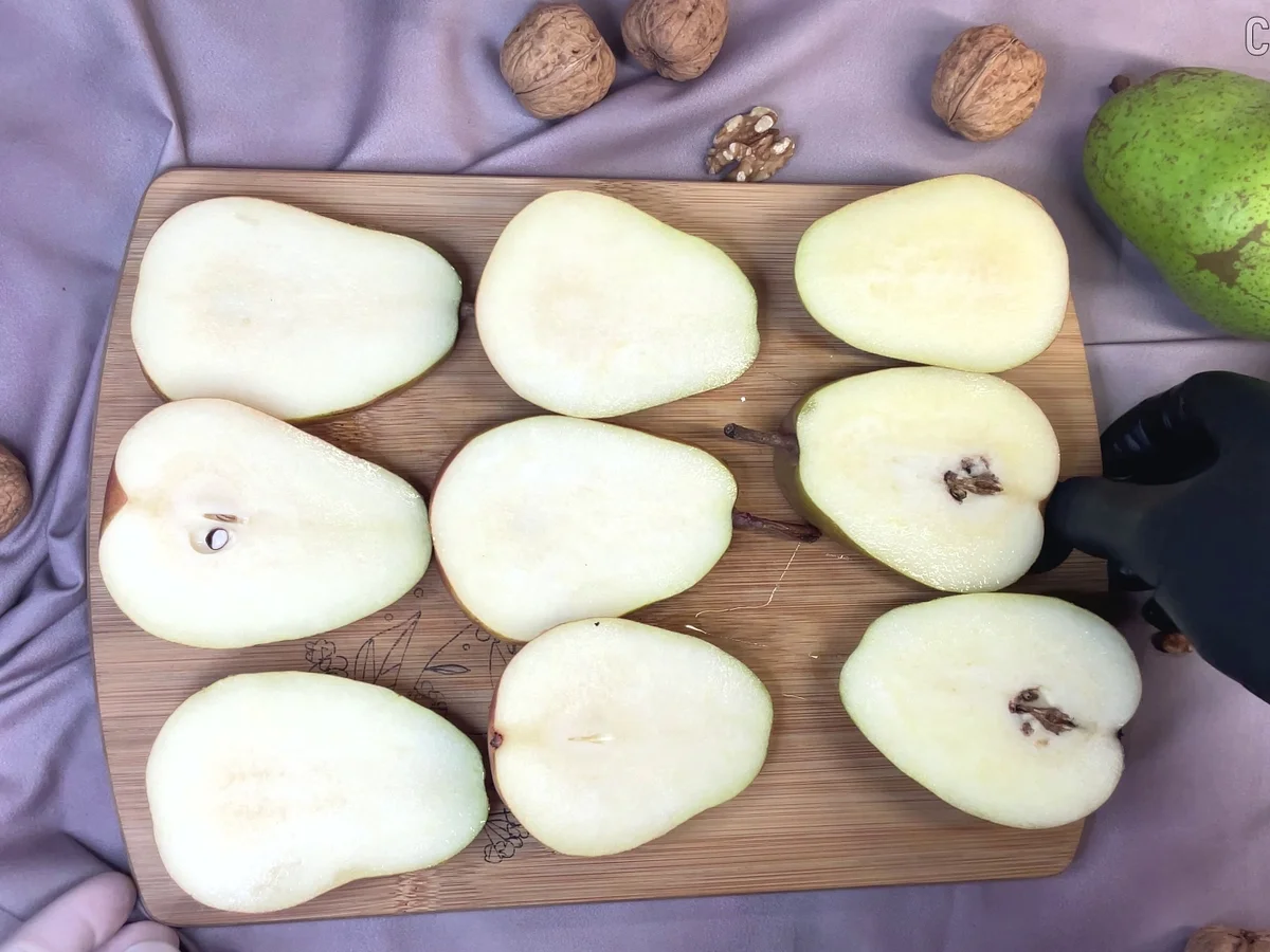 Birnen mit Gorgonzola, Honig und Nüssen - Rezept - Bild Nr. 17508