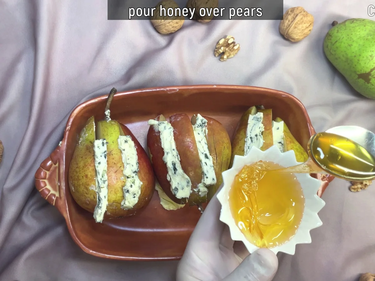 Birnen mit Gorgonzola, Honig und Nüssen - Rezept - Bild Nr. 17510