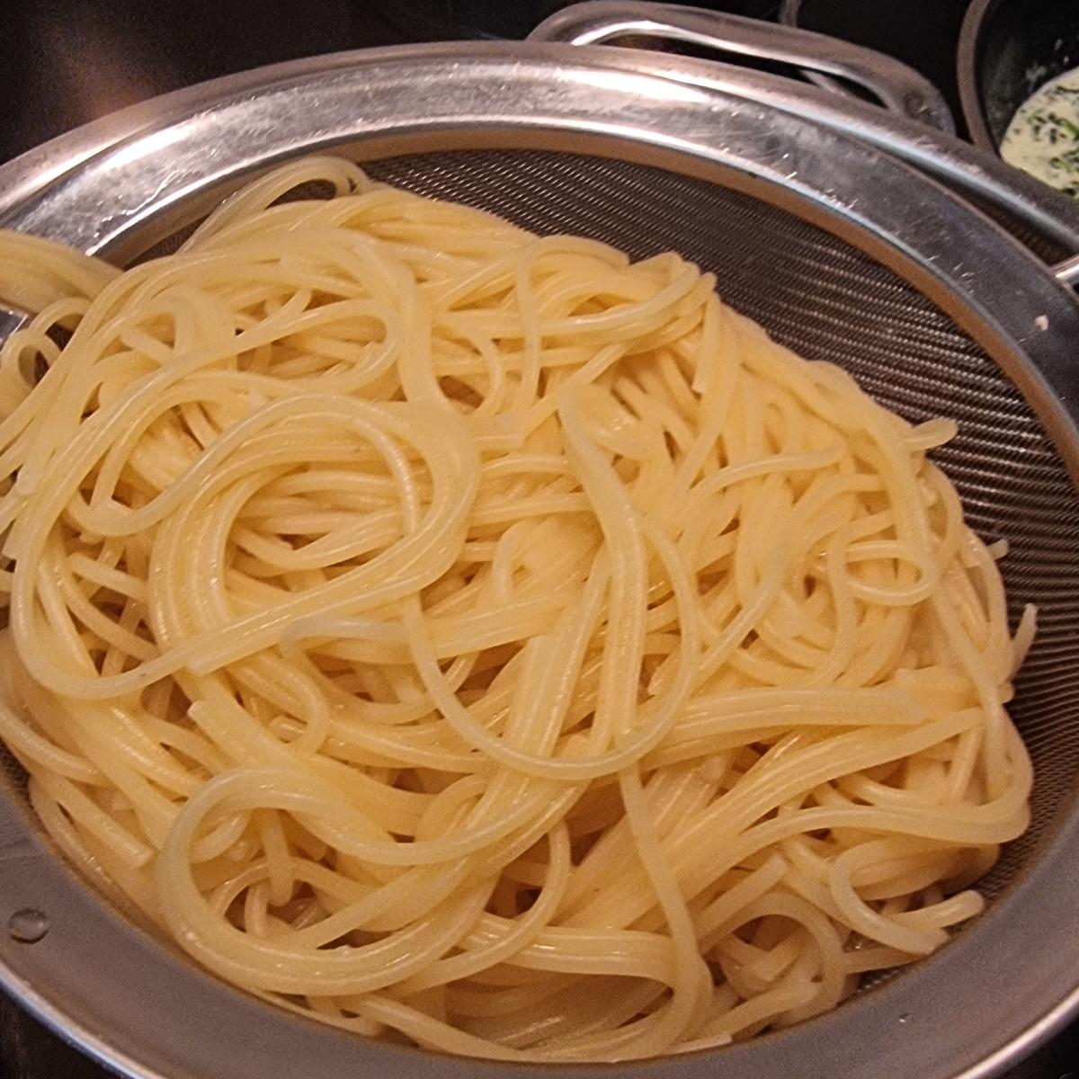 Spaghetti mit Spinat-Ziegenkäse -Sahne - Rezept - Bild Nr. 17517