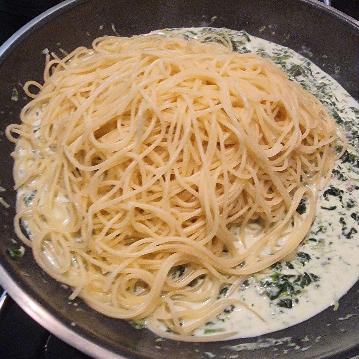 Spaghetti mit Spinat-Ziegenkäse -Sahne - Rezept - Bild Nr. 17518
