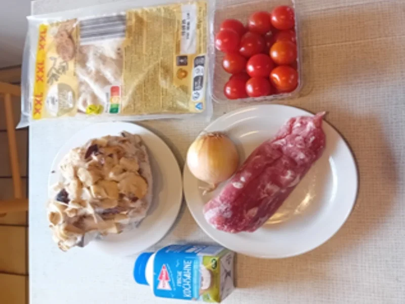 Schweinefilet-Steinpilz-Tomaten-Pfanne mit Naan Brot - Rezept - Bild Nr. 17508