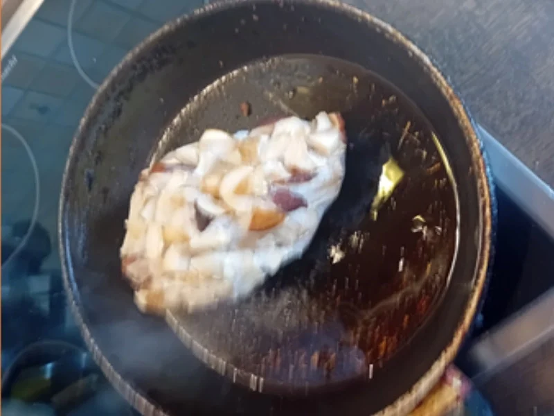 Schweinefilet-Steinpilz-Tomaten-Pfanne mit Naan Brot - Rezept - Bild Nr. 17517