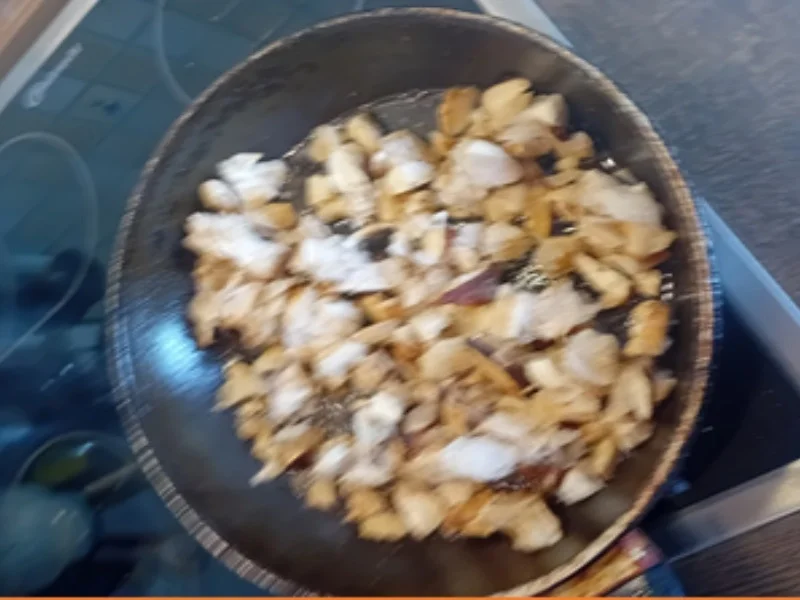 Schweinefilet-Steinpilz-Tomaten-Pfanne mit Naan Brot - Rezept - Bild Nr. 17516