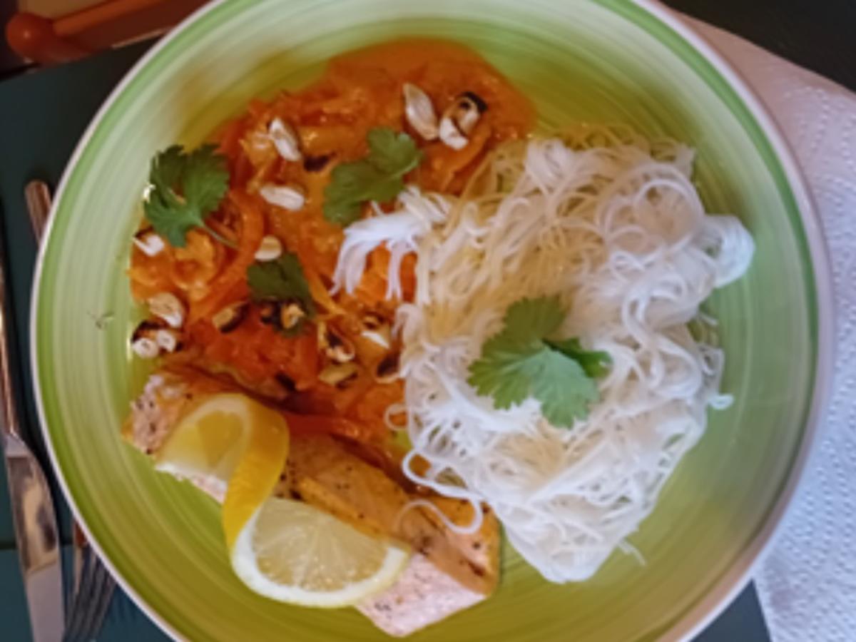 Lachs-Curry mit Reisnudeln - Rezept - Bild Nr. 17507