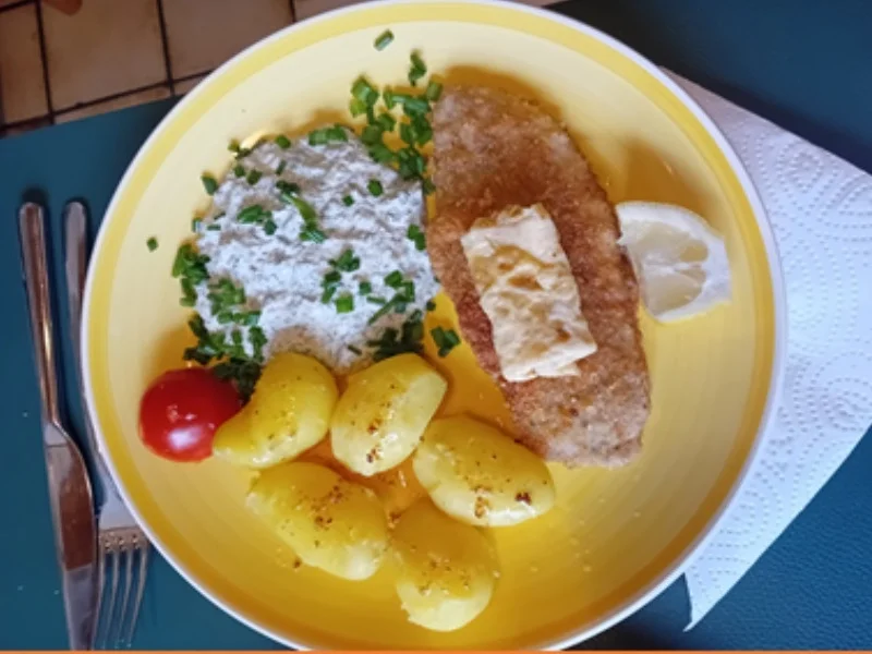 Knusper-Schnitzel mit grüner Sauce und Pellkartoffeln - Rezept - Bild Nr. 17507