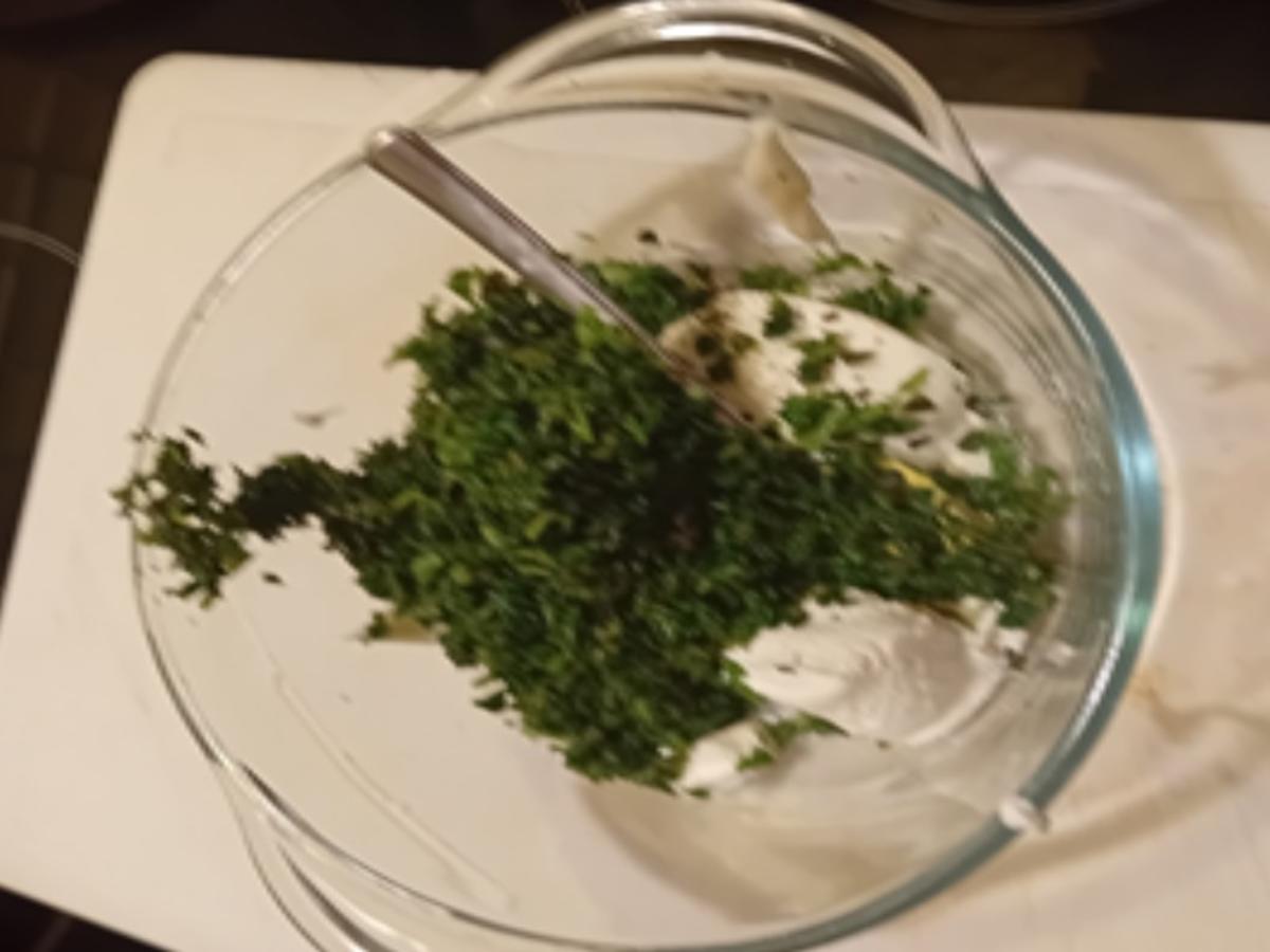 Knusper-Schnitzel mit grüner Sauce und Pellkartoffeln - Rezept - Bild Nr. 17513