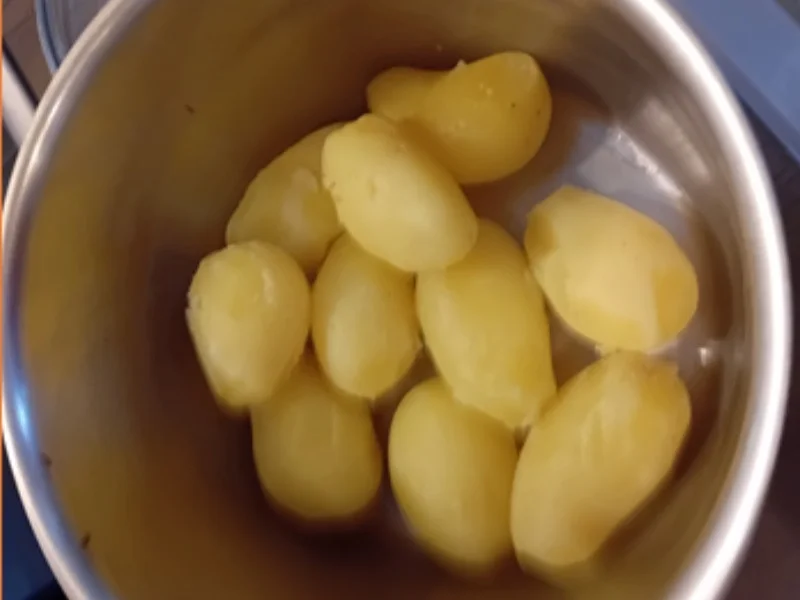 Knusper-Schnitzel mit grüner Sauce und Pellkartoffeln - Rezept - Bild Nr. 17515