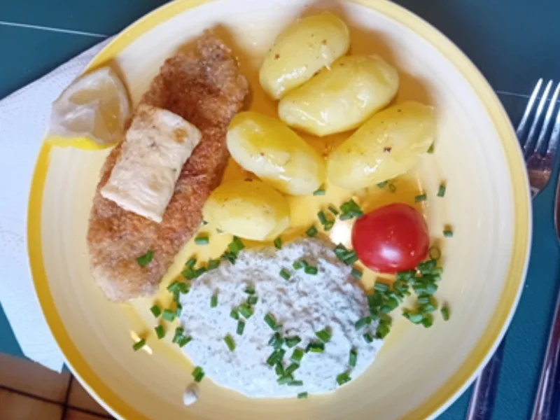 Knusper-Schnitzel mit grüner Sauce und Pellkartoffeln - Rezept - Bild Nr. 17517