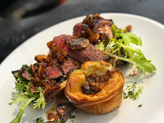 Rinderfiletstreifen, Minzsauce und Yorkshire-Pudding (Lilly Becker) - Rezept - Bild Nr. 17515