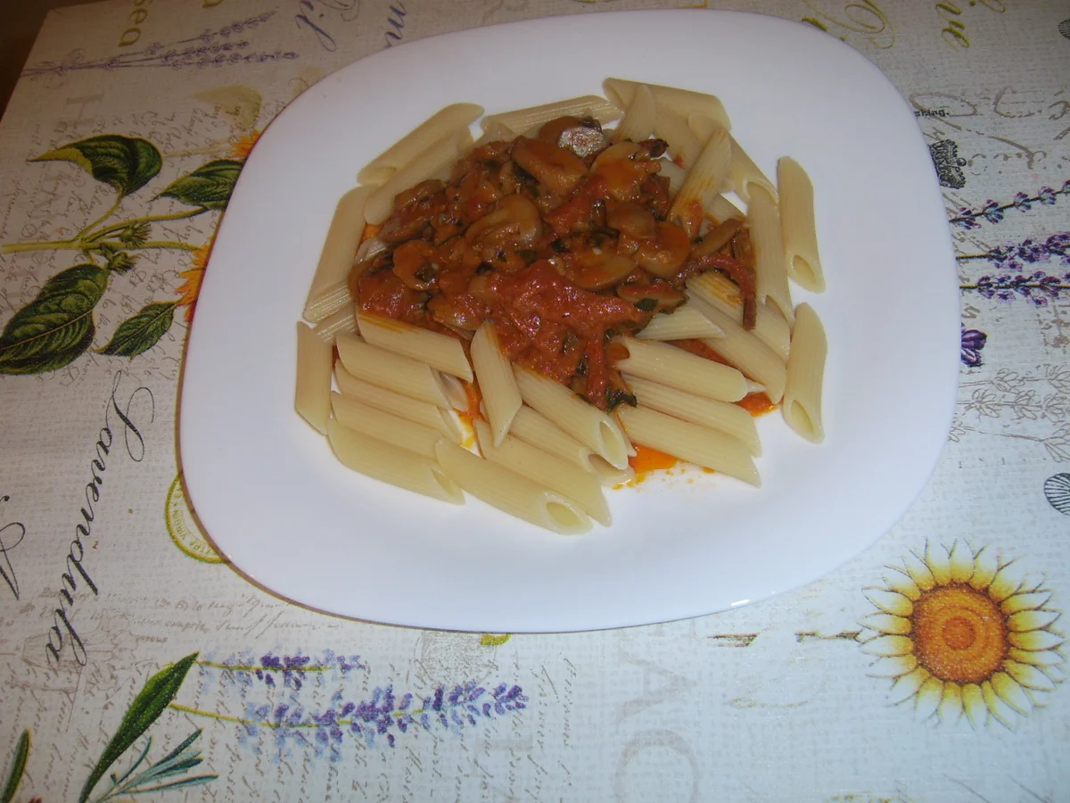 Rezept: Edelschimmelkäse an Tomatensauce mit Nudeln Bild Nr. 17515 Edelschimmelkäse an Tomatensauce mit Nudeln - Rezept - Bild Nr. 17515