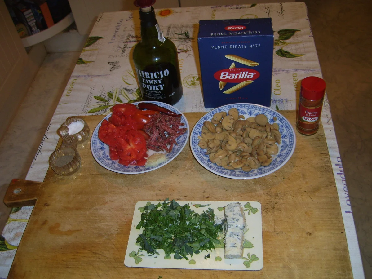 Rezept: Edelschimmelkäse an Tomatensauce mit Nudeln Bild Nr. 17518 Edelschimmelkäse an Tomatensauce mit Nudeln - Rezept - Bild Nr. 17518