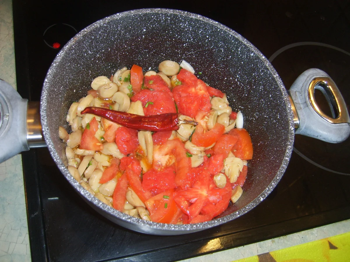 Rezept: Edelschimmelkäse an Tomatensauce mit Nudeln Bild Nr. 17520 Edelschimmelkäse an Tomatensauce mit Nudeln - Rezept - Bild Nr. 17520