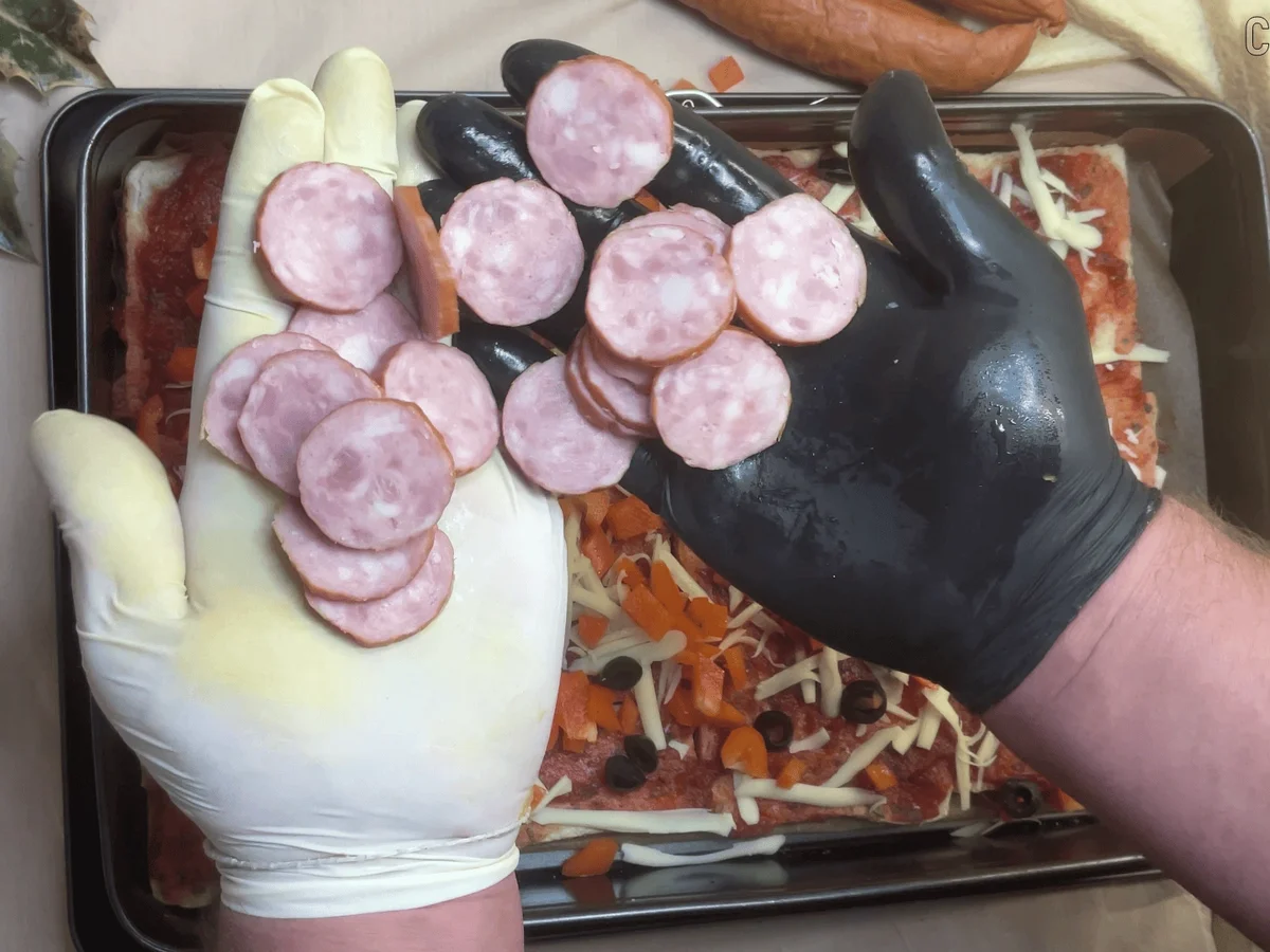 Rezept: Pizza aus Toastbrot mit Wurst Bild Nr. 17520 Pizza aus Toastbrot mit Wurst - Rezept - Bild Nr. 17520