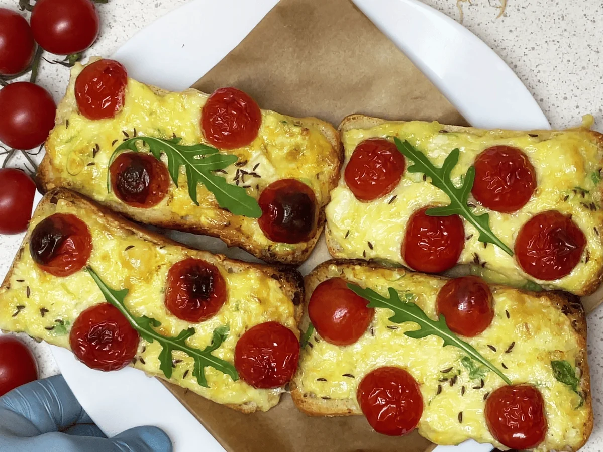 Gebackene Brie- Kümmelbrötchen mit Cherry - Rezept - Bild Nr. 17515