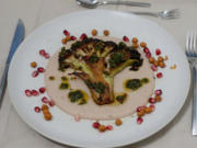 Brokkolisteak auf Bohnenpüree mit Chimichurri - Rezept - Bild Nr. 17517