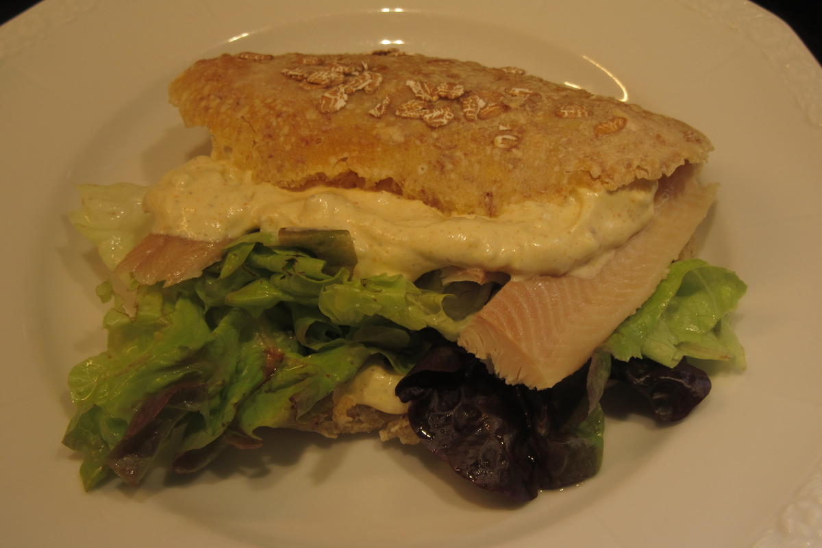 Burger: Forellen-Burger mit Apfel-Curry-Dip - Rezept - Bild Nr. 17518