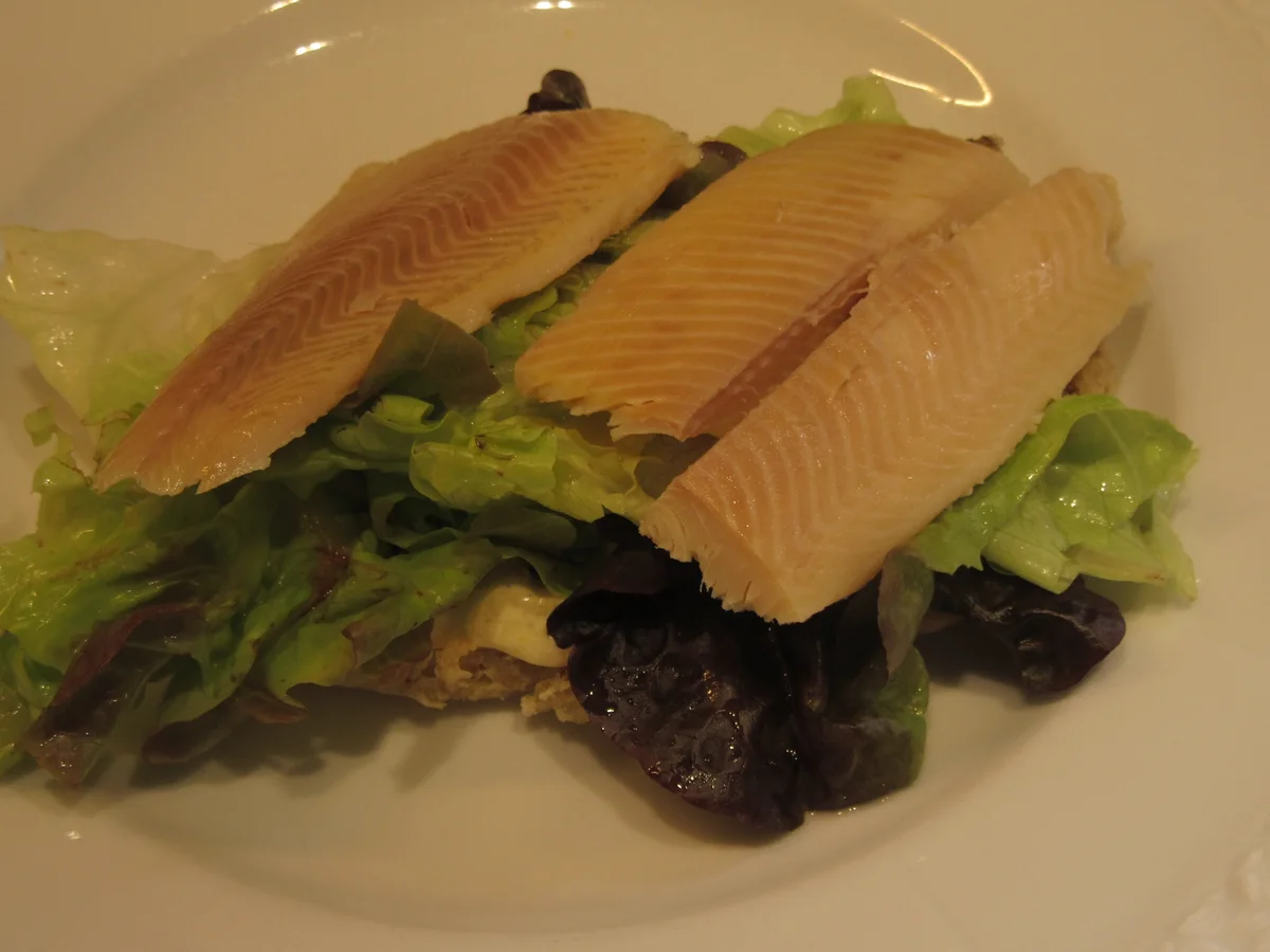 Rezept: Burger: Forellen-Burger mit Apfel-Curry-Dip Bild Nr. 17521 Burger: Forellen-Burger mit Apfel-Curry-Dip - Rezept - Bild Nr. 17521