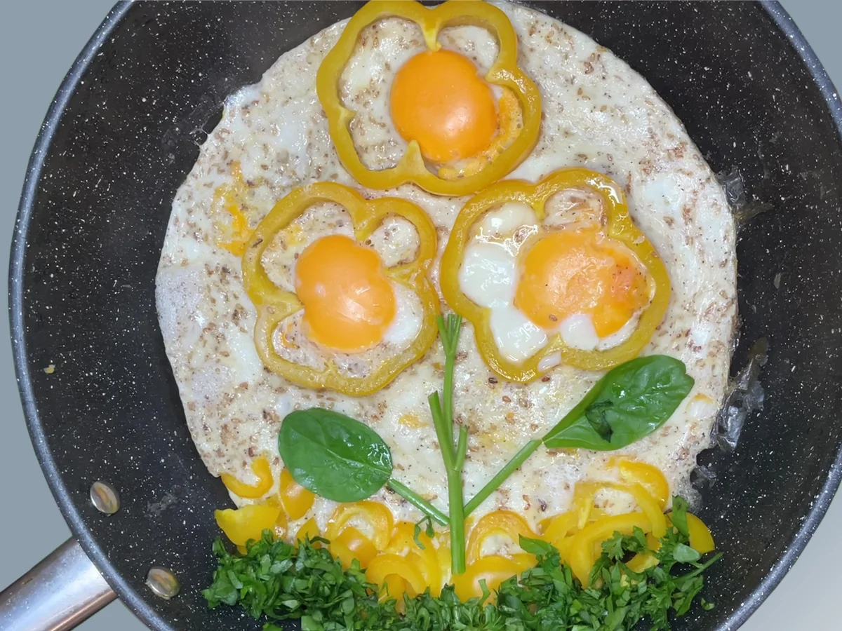 Spiegeleier in Form einer gelben Blume - Rezept - Bild Nr. 17518