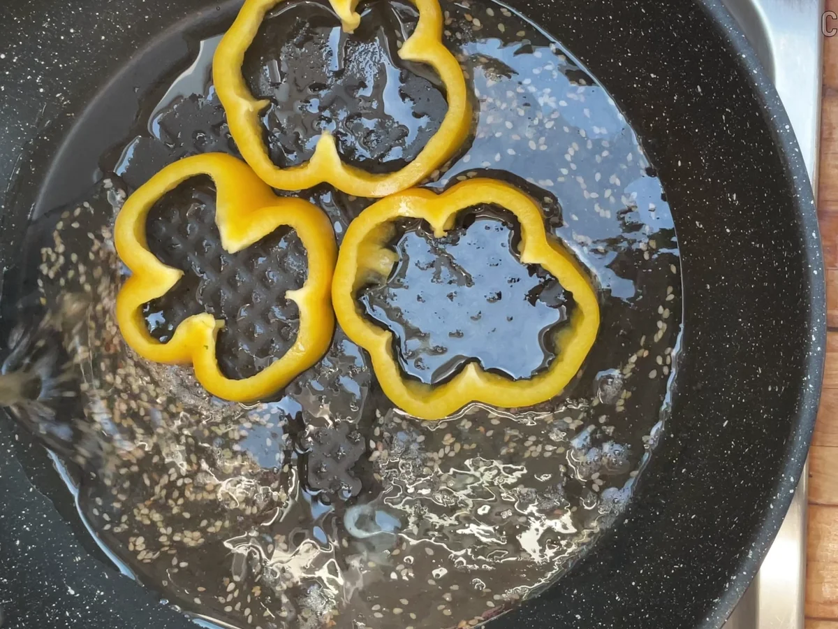 Spiegeleier in Form einer gelben Blume - Rezept - Bild Nr. 17523