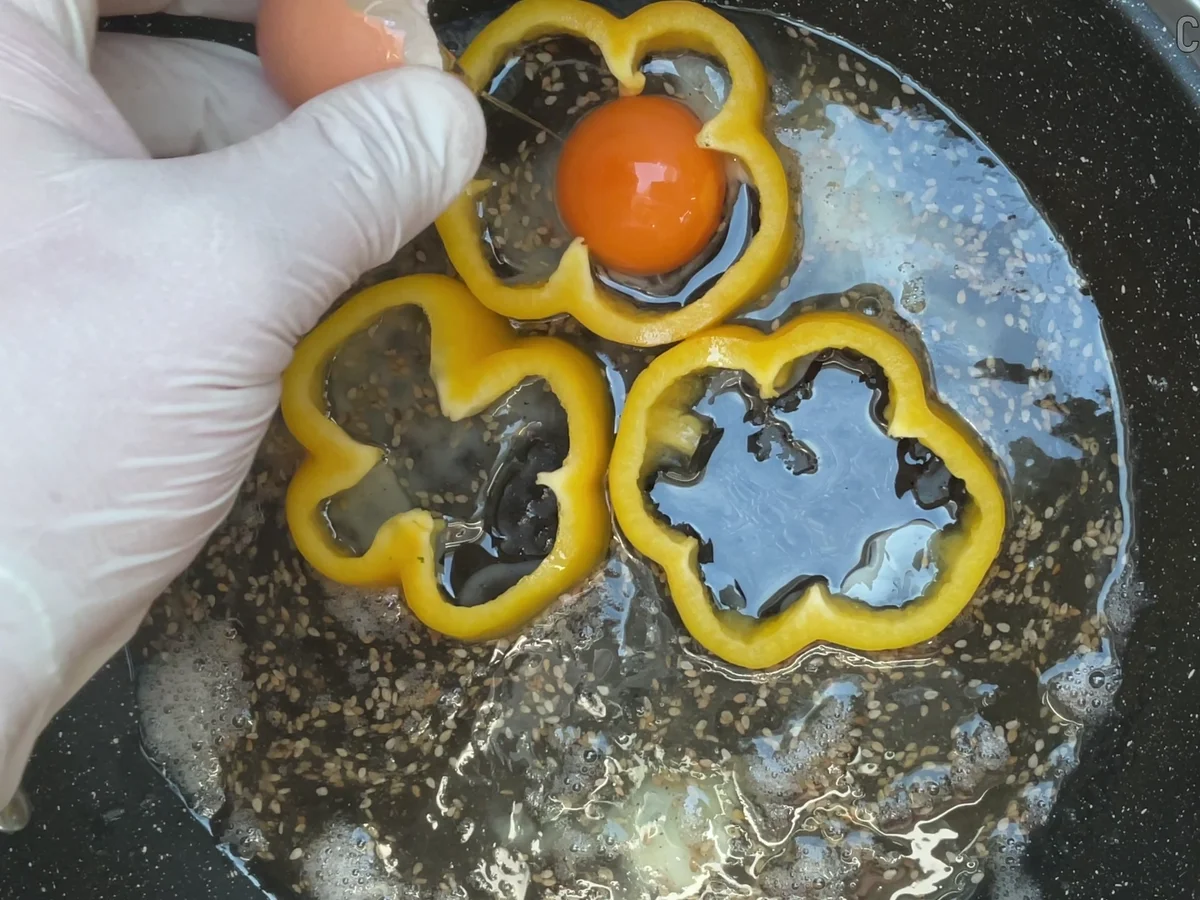 Spiegeleier in Form einer gelben Blume - Rezept - Bild Nr. 17524