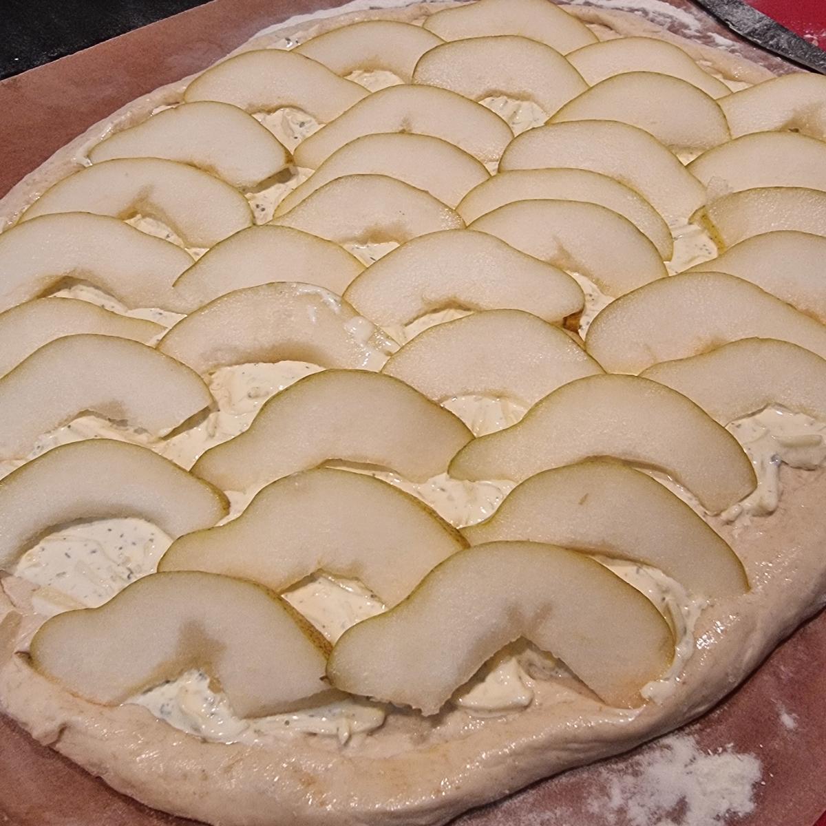 Pinsa mit Birnen und Walnüssen - Rezept - Bild Nr. 17530