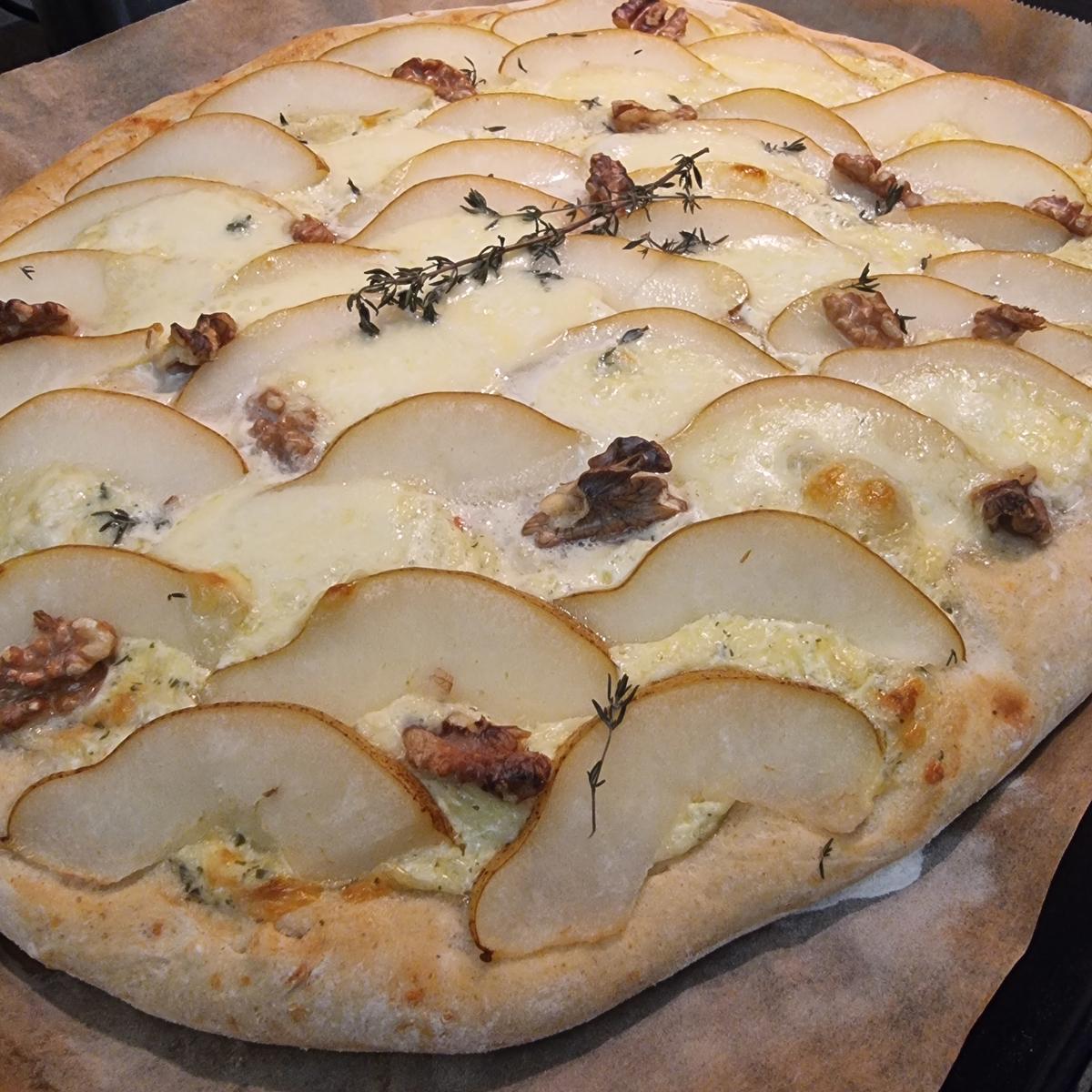Pinsa mit Birnen und Walnüssen - Rezept - Bild Nr. 17532