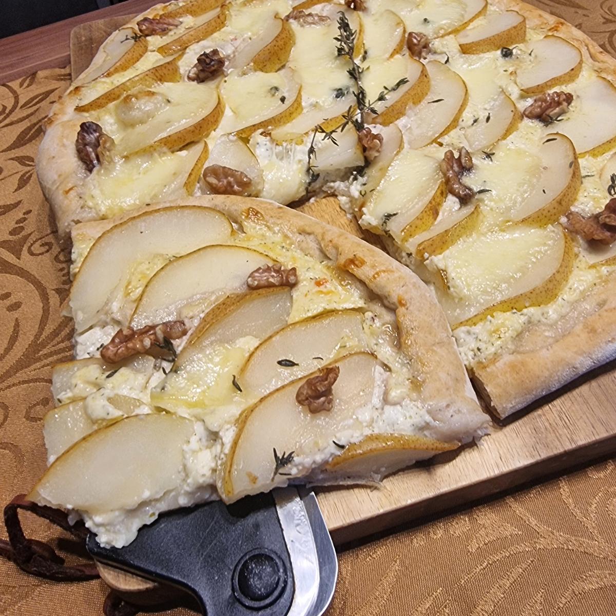 Pinsa mit Birnen und Walnüssen - Rezept - Bild Nr. 17533