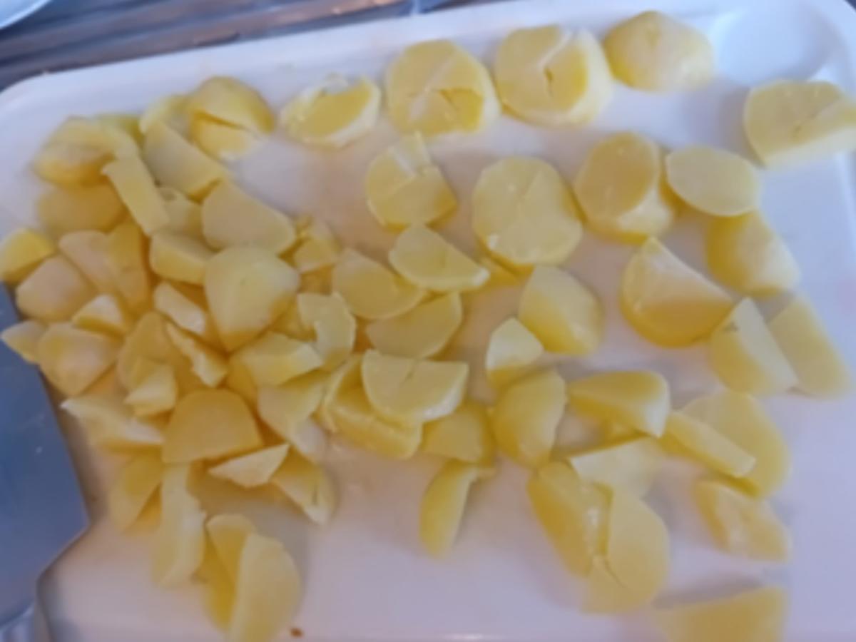 Herzhafte Bratkartoffeln mit grünen Bohnen und Bratheringsfilet - Rezept - Bild Nr. 17520
