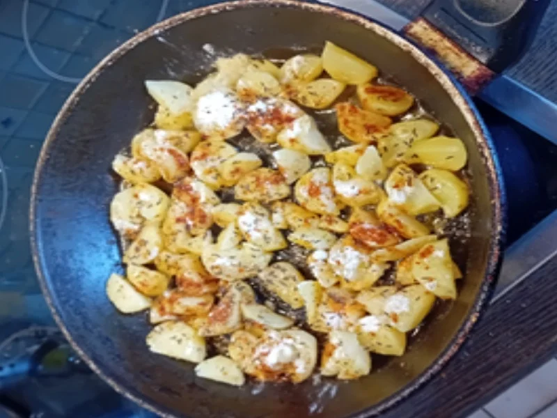 Herzhafte Bratkartoffeln mit grünen Bohnen und Bratheringsfilet - Rezept - Bild Nr. 17522