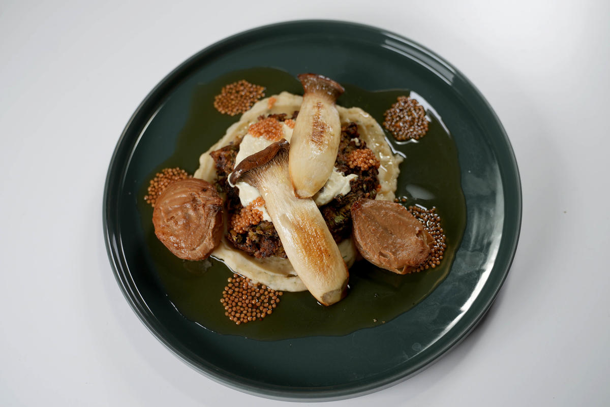 Rezept: Tofu-Taler, Bohnen, Kräuterseitlinge und Miso-Zwiebeln Bild Nr. 2 Tofu-Taler, Bohnen, Kräuterseitlinge und Miso-Zwiebeln - Rezept - Bild Nr. 2